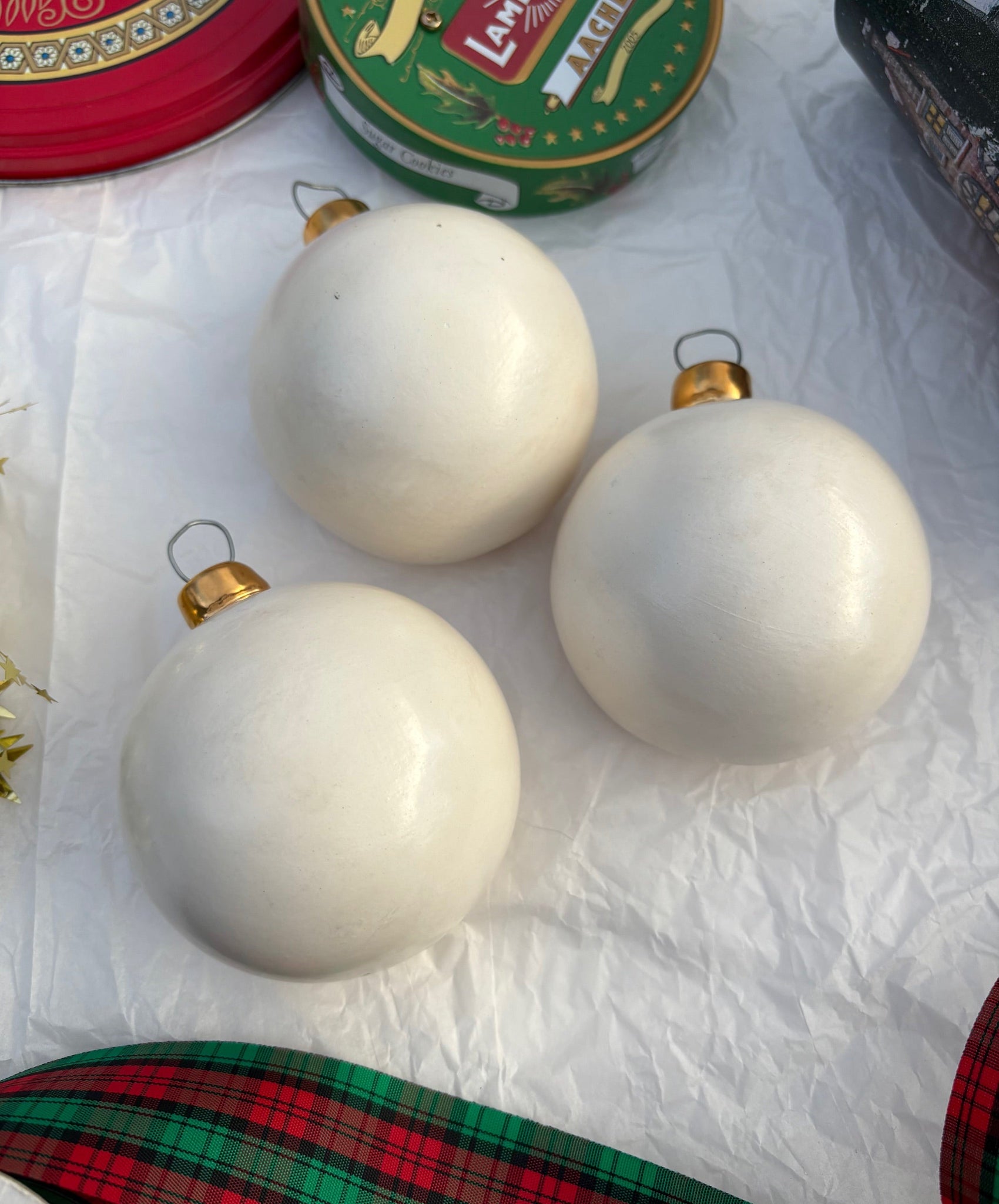 White and Gold Ball Ornament Mix