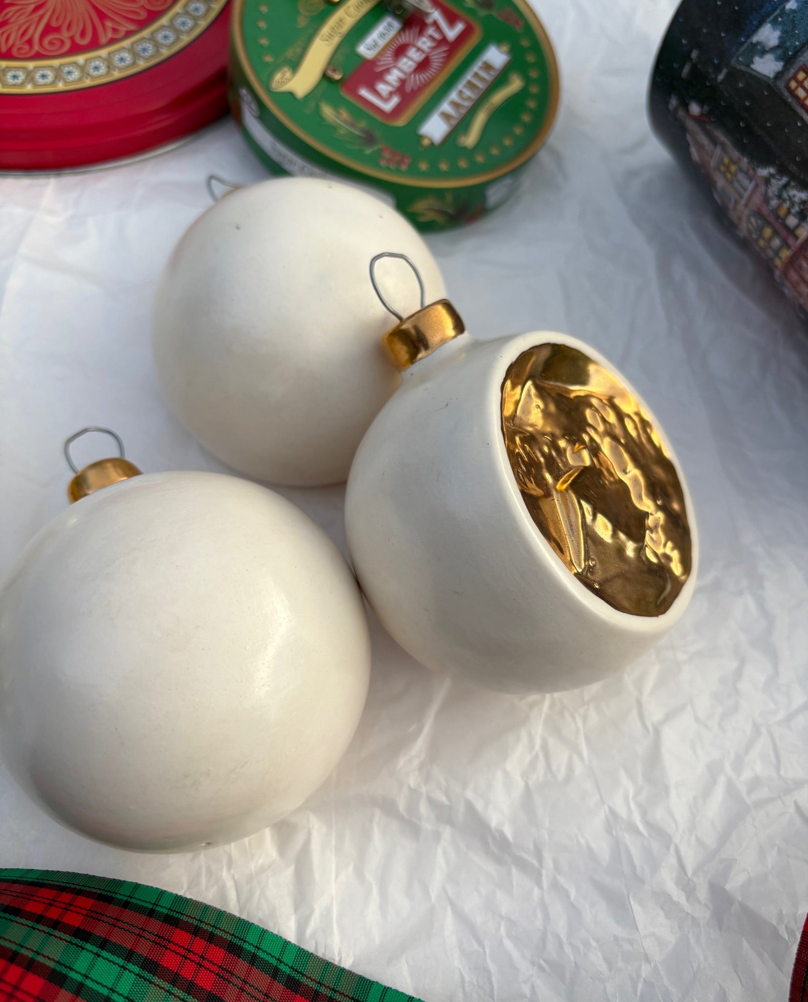 White and Gold Ball Ornament Mix